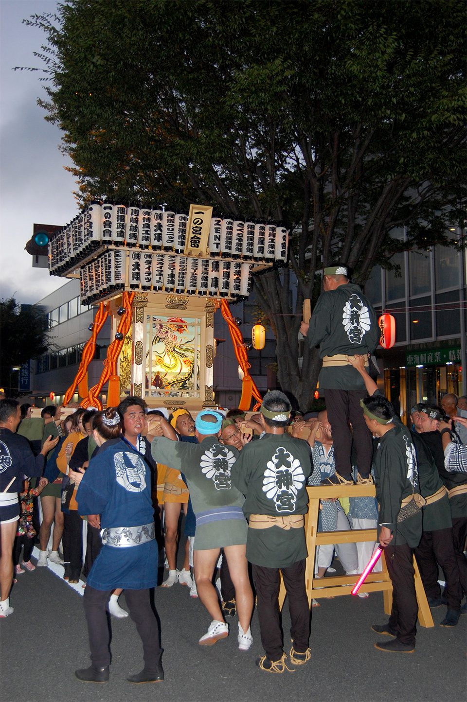 とうかい万燈神輿